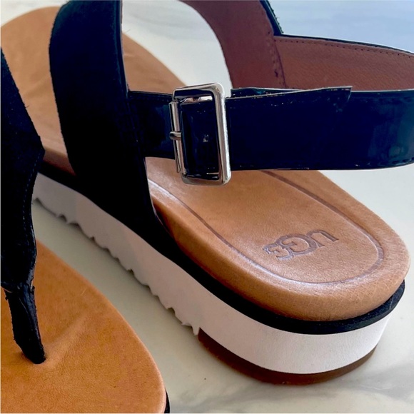 Ugg T strap Sandals - Picture 2 of 2